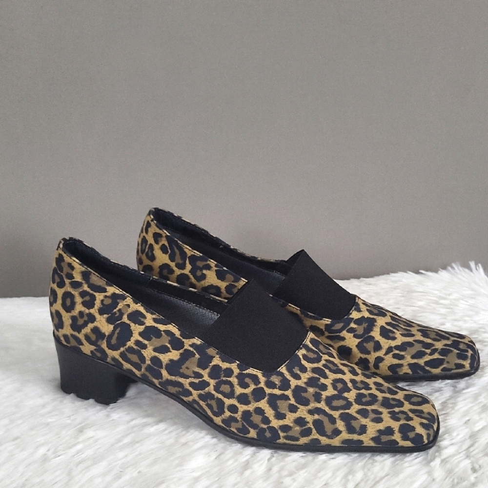 Sesto Meucci Yasemin Waterproof Leopard Print Pumps Camel, Women's Size 8